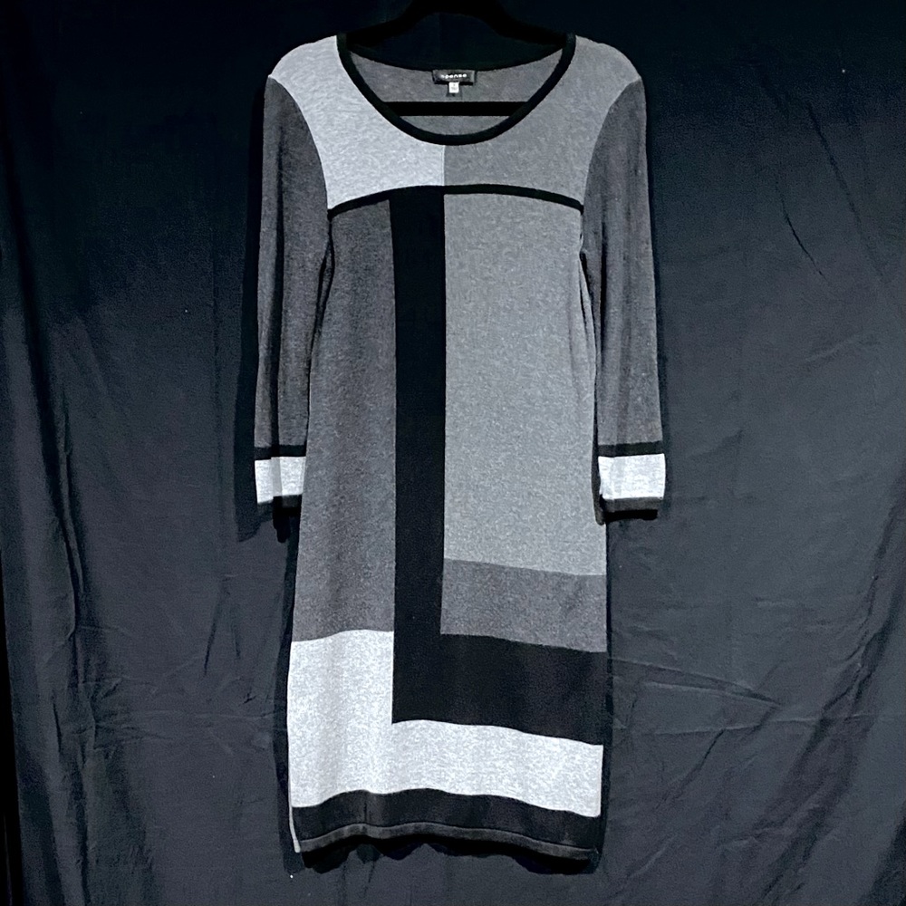 Size 6 Geometric print knit dress.
